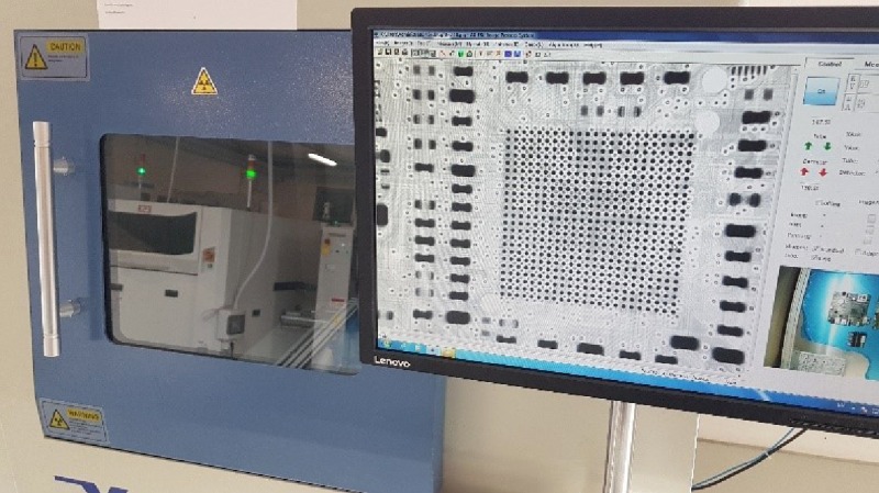 Machine for X-ray analysis of the electronic board