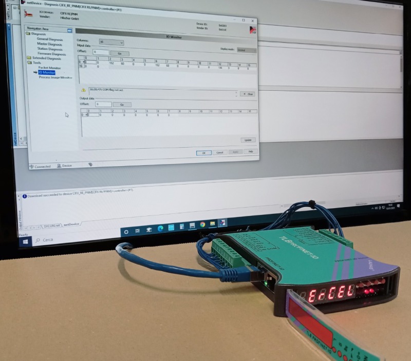 The TLB Profinet IO weight transmitter is connected to the PC for testing the fieldbus.